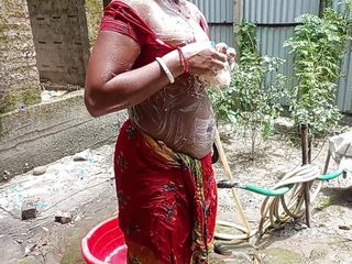 Fresh movie yours bhabhi I took a movie while taking a bath